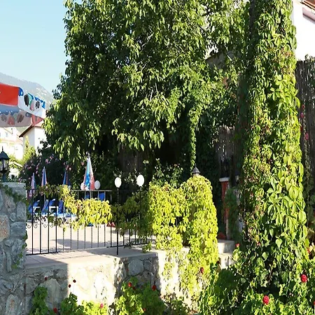 The Valley Hotel 2*