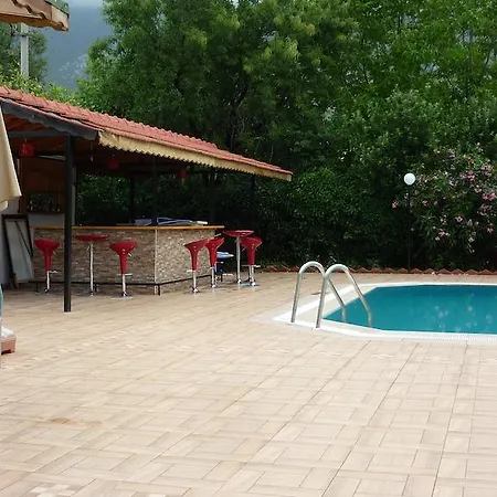 The Valley Hotel 2*