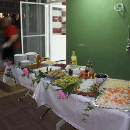 The Valley Hotel 2*