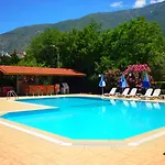 The Valley Hotel 2*
